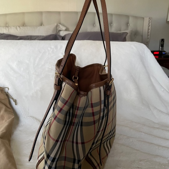 Burberry handbag - Picture 2 of 7